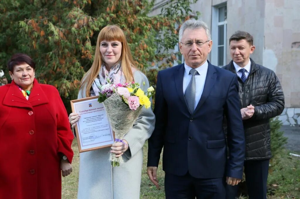 Врачи волгодонска отзывы. Вручение награды Тамазян Волгодонск. Рашидов Волгодонск стоматолог. Купцов врач Волгодонск. Мцплатном рождения врачи Волгодонска.