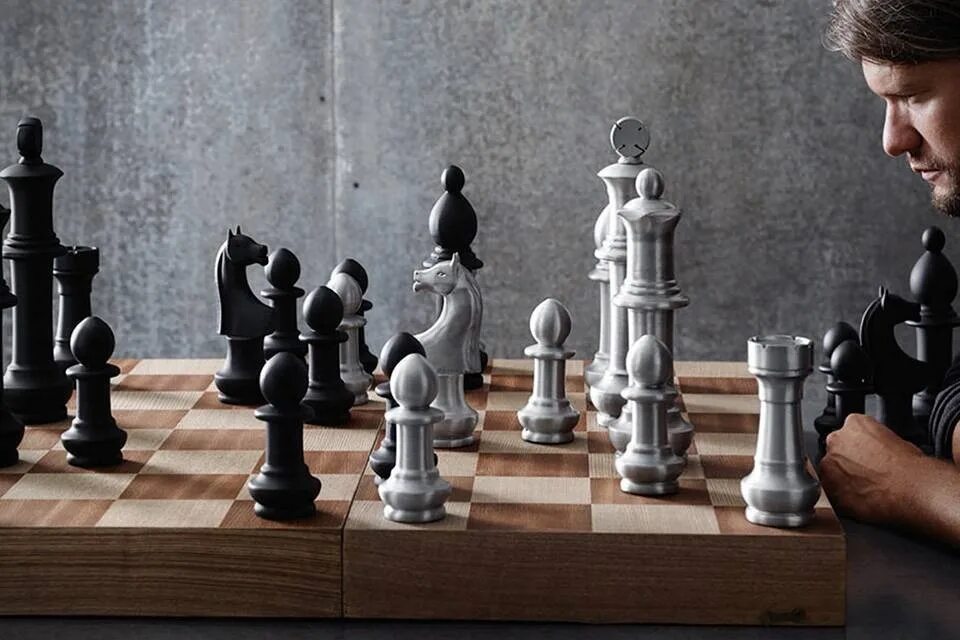 В шахматы играть интересней. Шахматы «Каролинги и мавры». Девятерные шахматы Прокофьева. Марплa шахматы. Необычные шахматные фигуры.