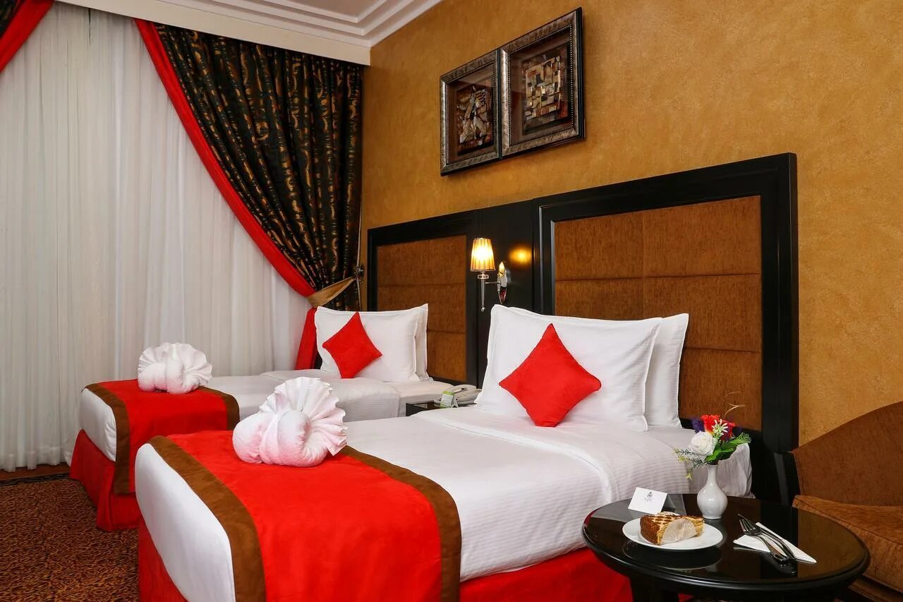 Royal hotel шарджа. Роял гранд сьют отель оаэ. Royal grand suite hotel 4*. Оаэ,шарджа,royal grand suite hotel. Оаэ,шарджа,royal grand suite hotel.