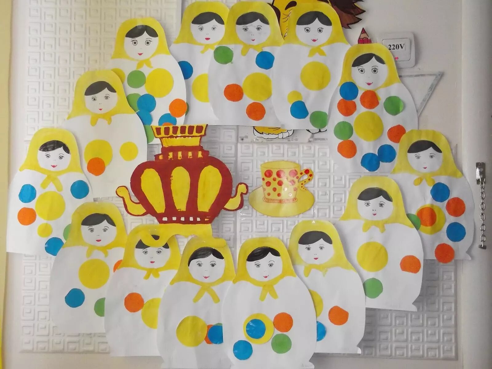 аппликация матрешка 2 младшая группа. аппликация матрешка в младшей группе. поделка матрешка. аппликация в средней группе. аппликация матрешка в подготовительной группе.