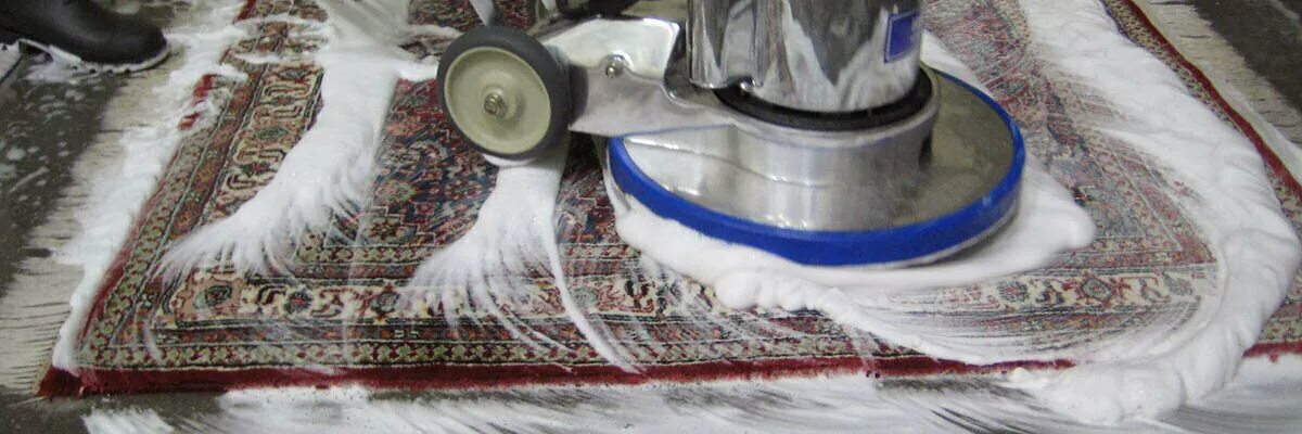 Химчистка шелковых ковров. Химчистка ковров на автомойке. Стирка ковров. Стирка ковра. Оборудование для химчистки ковров в цеху.