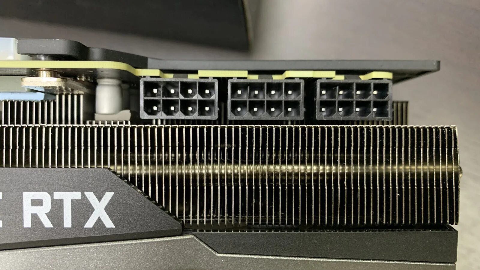 Rtx 4060 какое питание. RTX 3080 разъемы. RTX 3090 разъем питания. RTX 3070 питание разъем. RTX 3080 разъемы питания.