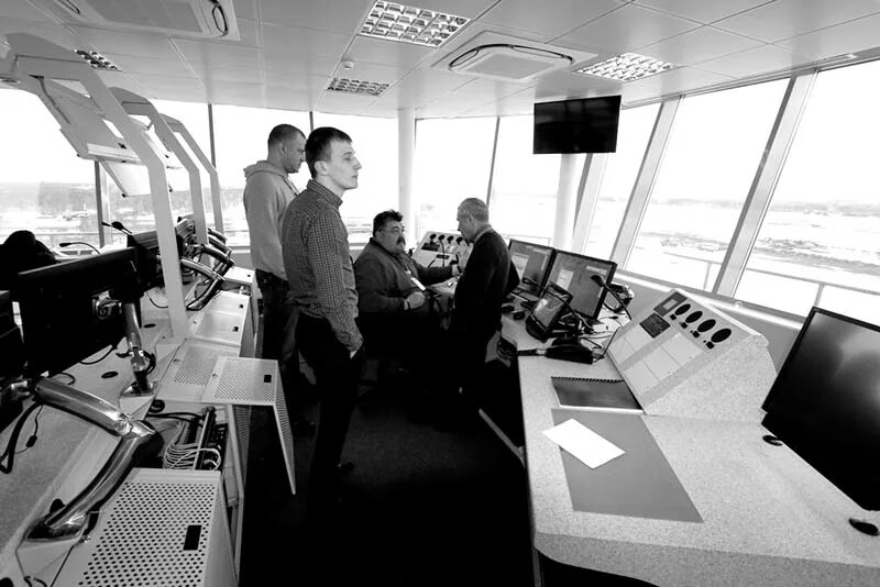 Командно диспетчерский пункт аэропорт домодедово. Вышка кдп шереметьево. Вышка кдп храброво. Аэропорт пулково +кдп. Аэропорт пулково диспетчерская вышка.