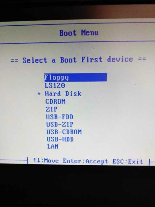 Как через биос войти в безопасный режим. First boot device в биосе. лс 120 это в биосе. зайти через биос в безопасный режим. boot меню.