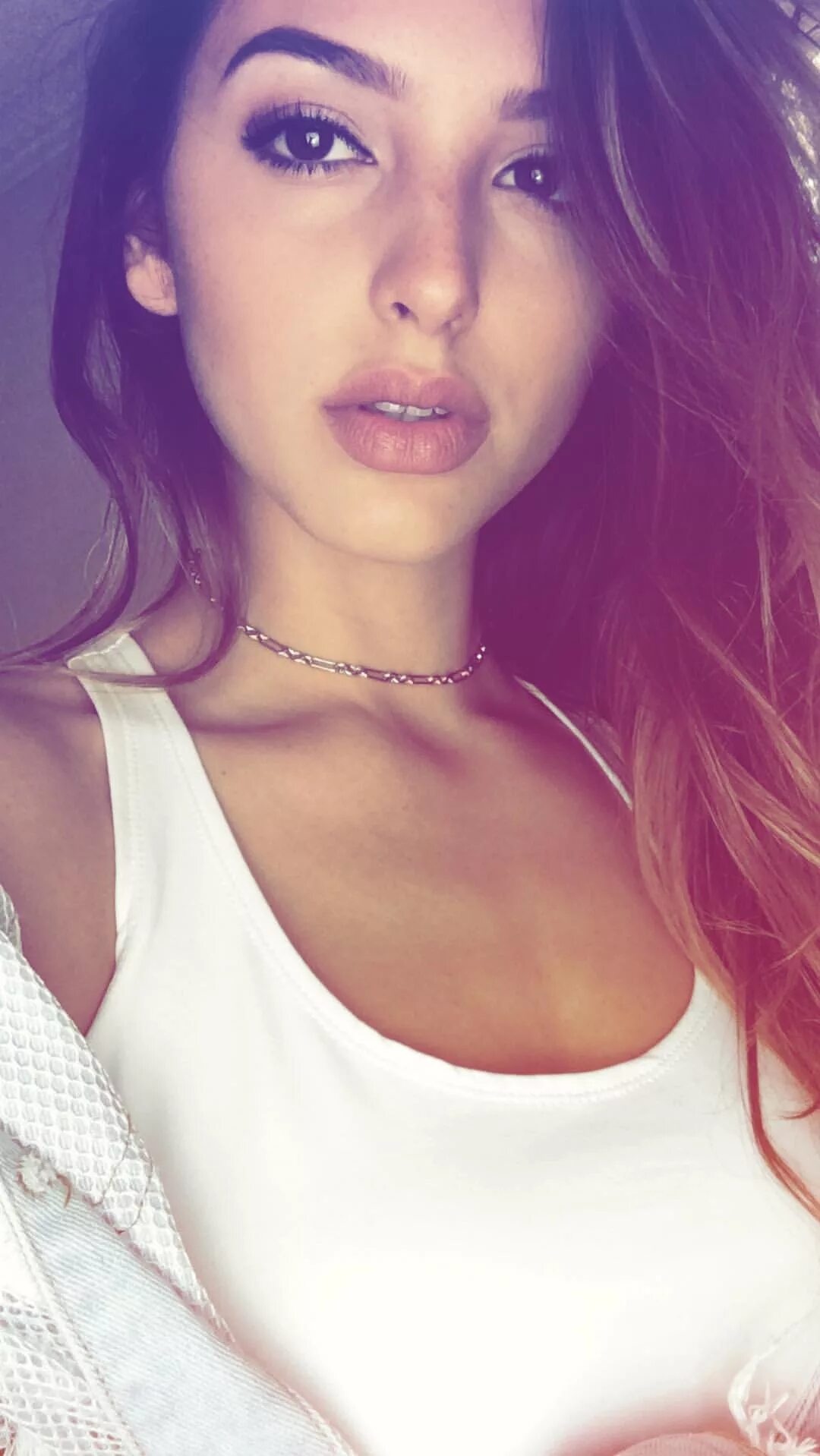 Home selfie. Селфи простых девушек. Celine Farach selfie. Селин Сьямма.