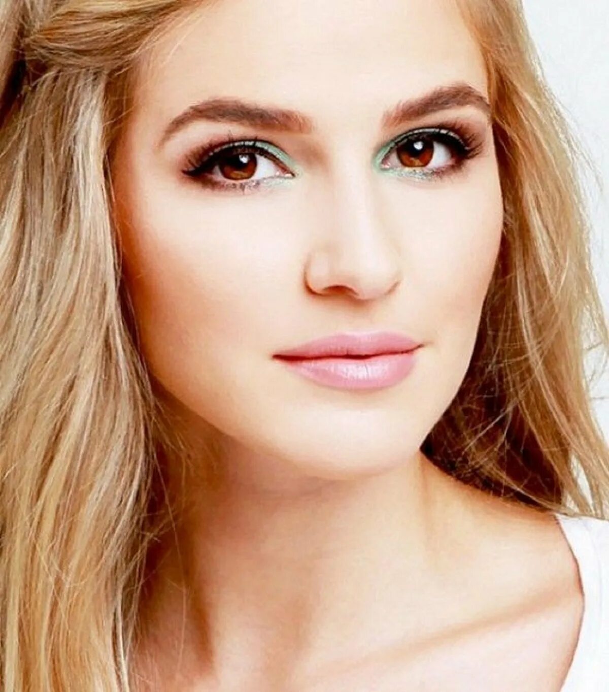 Естественный макияж для карих глаз. Макияж для карих глаз. Блондинка с карими глазами и светлой кожей. Кайли дженнер блонд. Бритни спирс.
