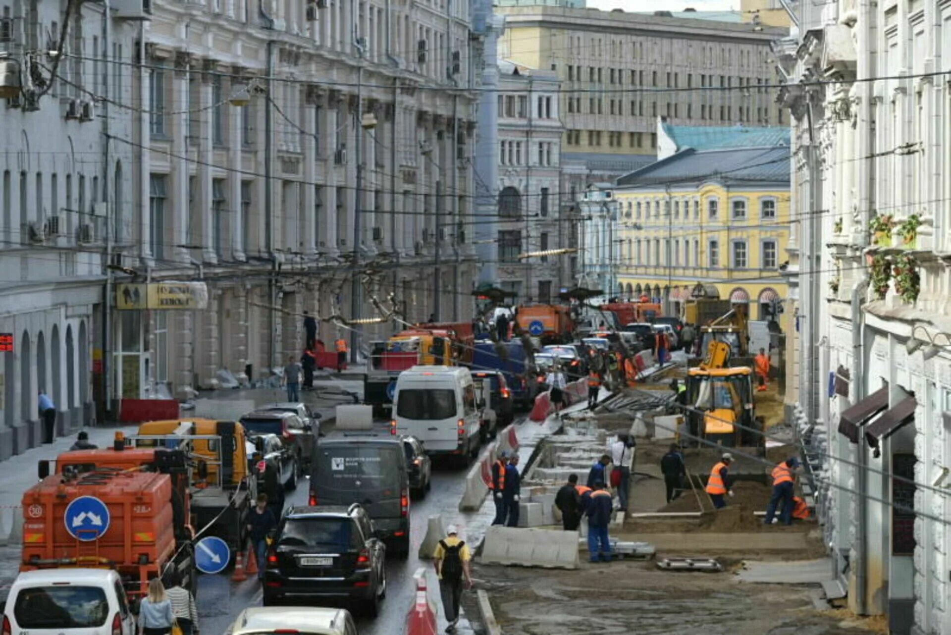 Сколько на улице то. Реконструкция улиц Москвы. Исторический центр Москвы. Центральные улицы Москвы. Благоустройство улиц Москвы.