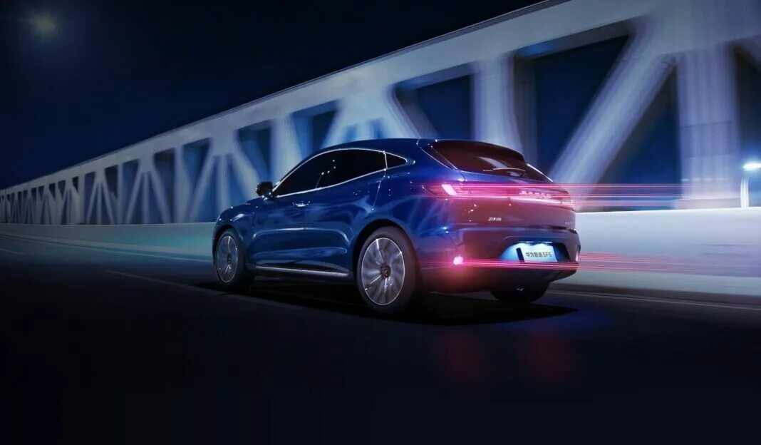 Кроссовер avatar 11. Huawei машина 2021. Автомобиль хуавей гибрид. Электромобиль evolute 2023. Электромобиль от хуавей.