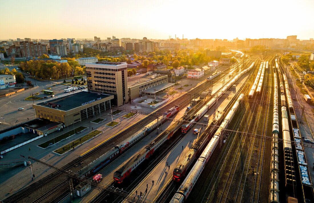 Жд вокзал станция тюмень. Жд вокзал тюмень платформы. Жд станция тюмень платформы. Жд в городе тюмень. Жд вокзал тюмень пути.