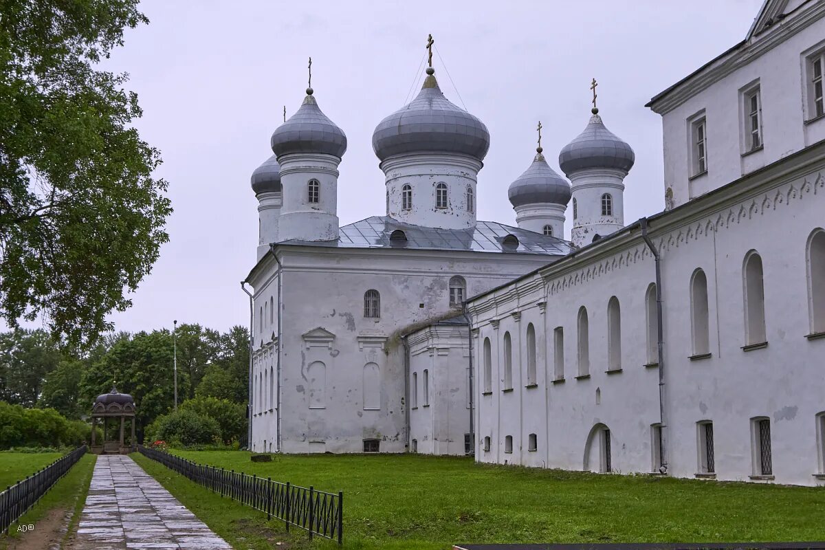 Свято-юрьев мужской монастырь в великом новгороде. Церкви великого новгорода. Свято-юрьева монастыря в великом новгороде. Новгородское реальное. Древняя церковь великий новгород.