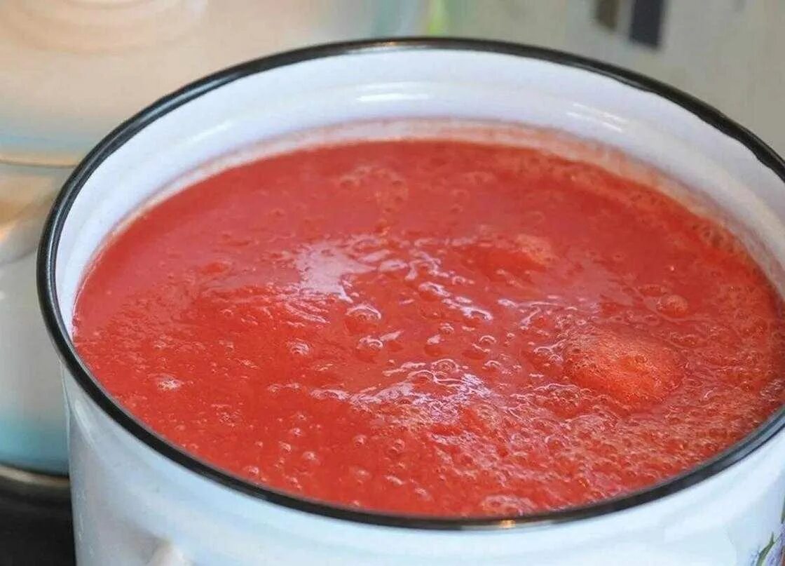 Заготовить томатный сок на зиму. Томатный сок. Густой томатный сок. Томатный сок на зиму. Томатный сок домашний.