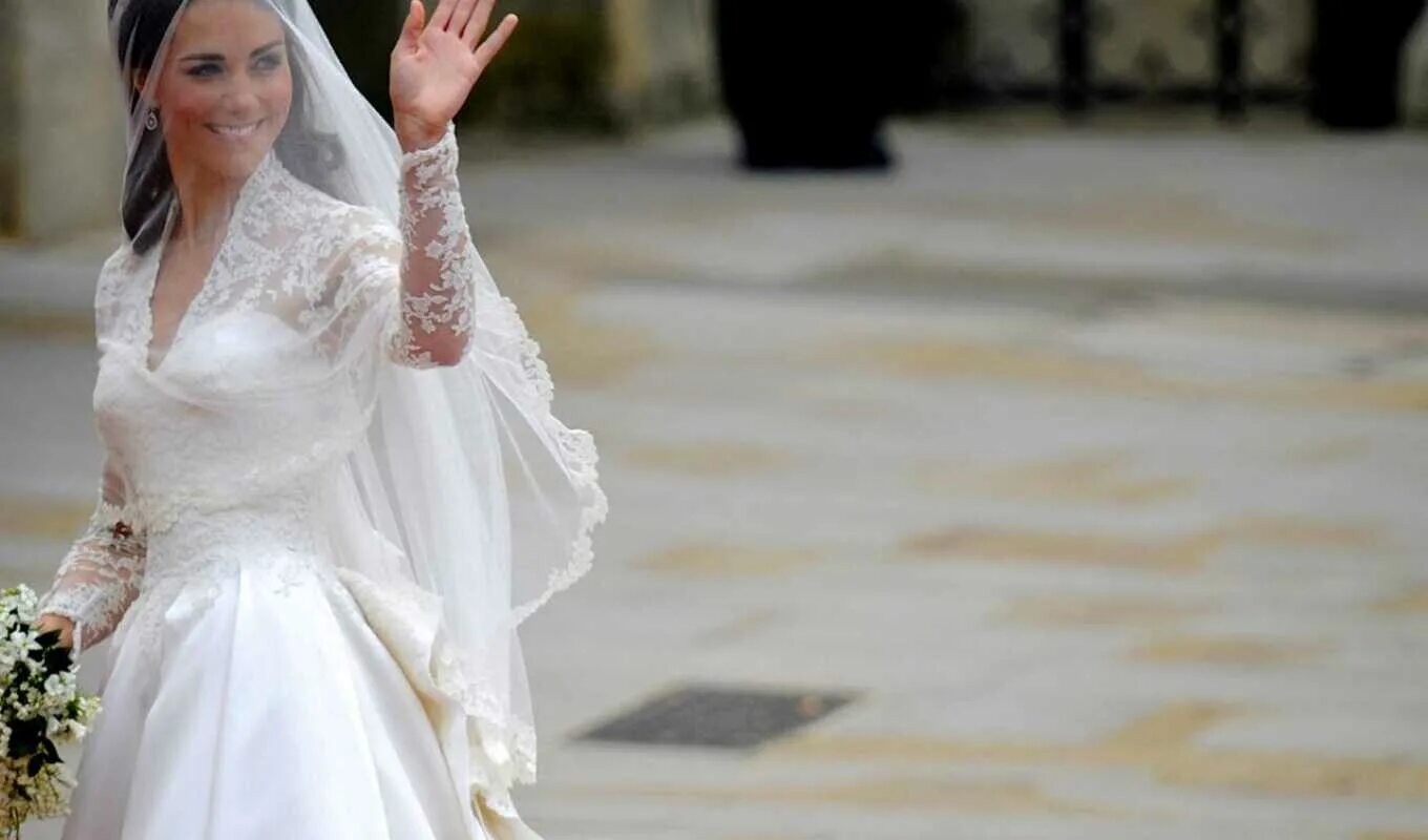 Свадебное платье Кейт Миддлтон видео. Фасоны свадебных платьев короле и актрис. Платье Кейт на свадьбе в Иордании. Видеть себя в свадебном платье выходить замуж