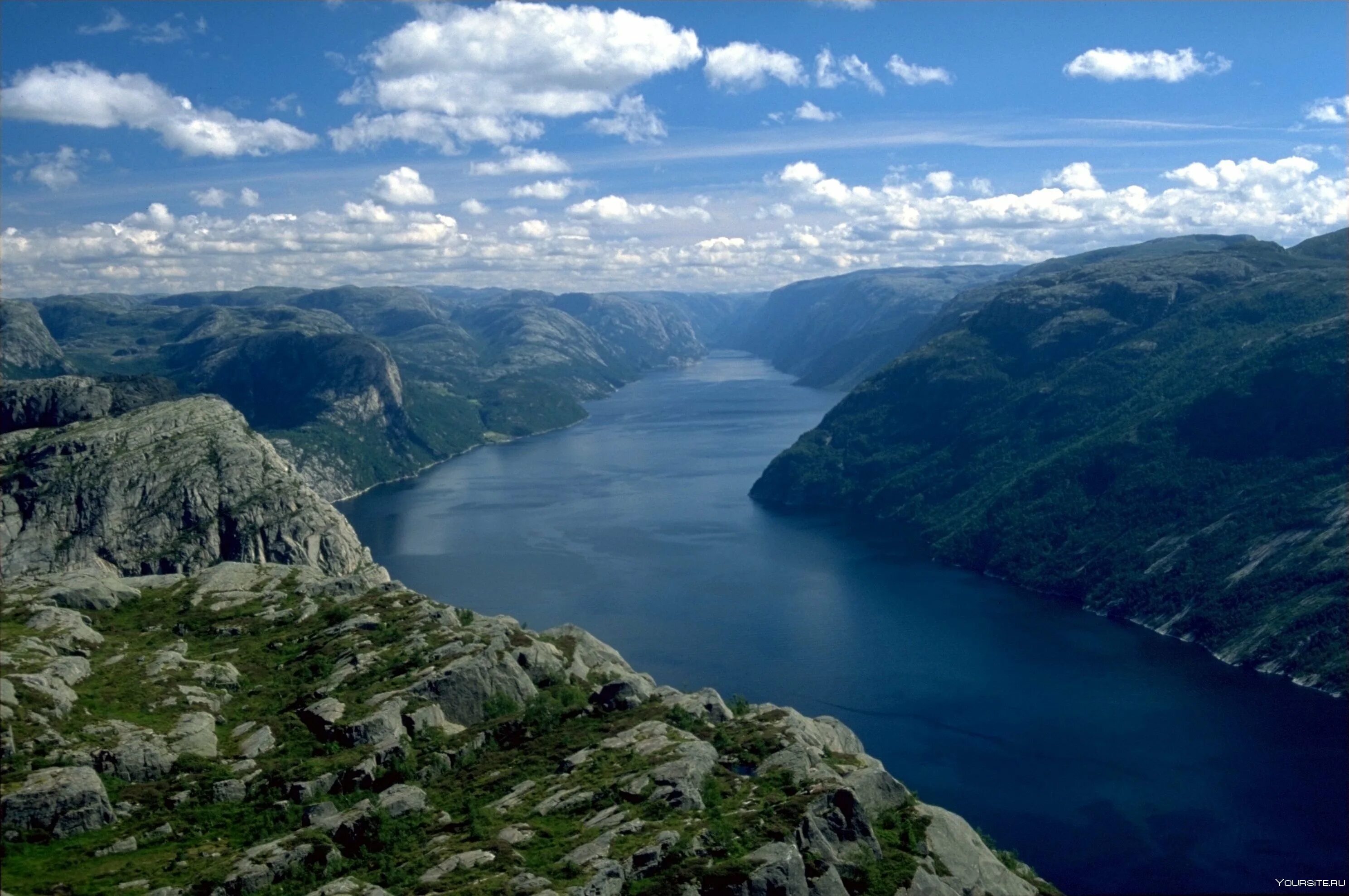 Какая страна имеет природную достопримечательность фьорды. Фьорды Норвегии. Тронхеймс-Фьорд. Люсе-Фьорд Норвегия. Ставангер фьорды.