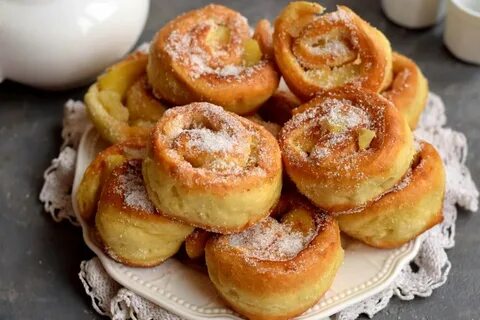 Рулетики из теста с яблоками