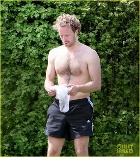 Chris Martin: Shirtless London Workout! | chris martin shirtless london wor...