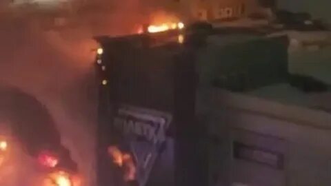 Горит плаза