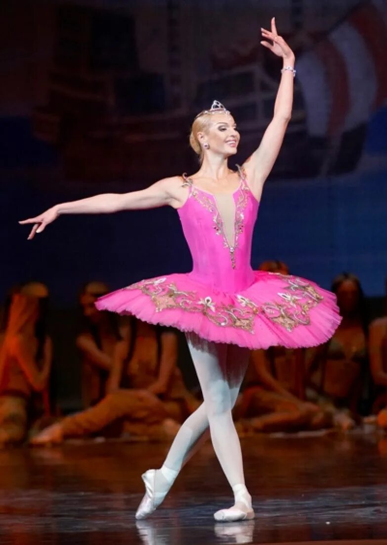 одиллия балет. как зовут балерину. как зовут балерину. как зовут балерину. балерина на белом фоне.