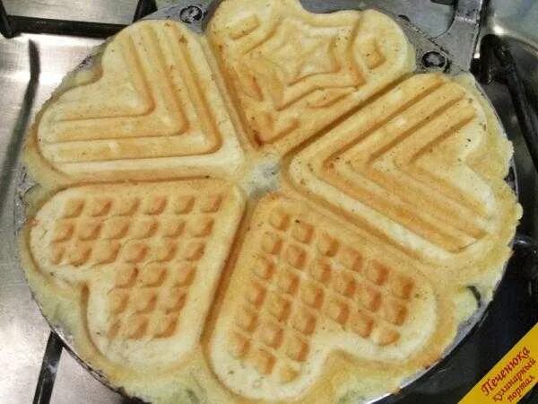 Домашнее печенье в формочке. Печенье треугольники песочные. Печенье треугольники в форме. Печенье треугольники. Печенье треугольники.