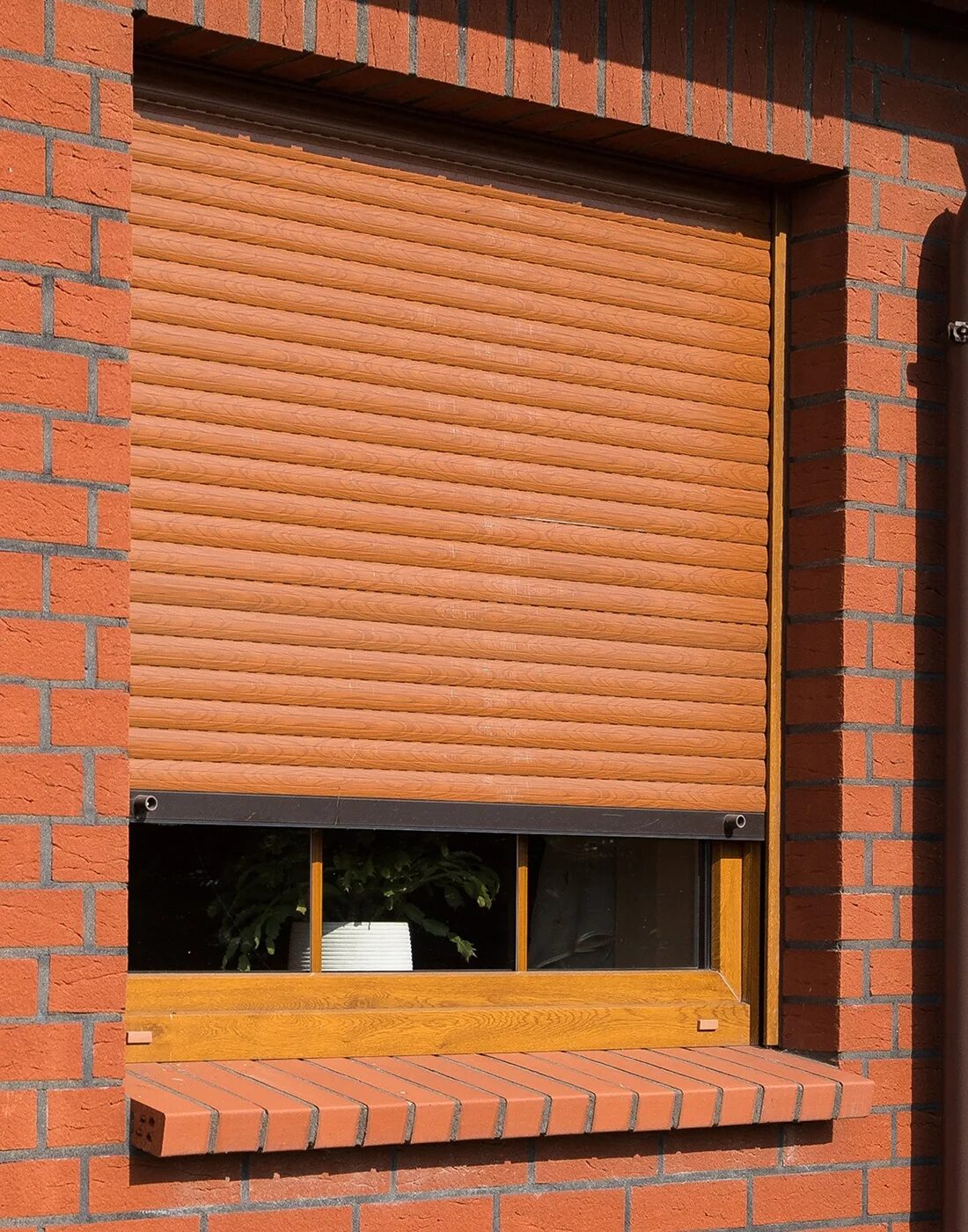 Электрические роллеты. Тревизо ставни. Красивые окна. Рольставни коричневые на окна. Ставни разбор.