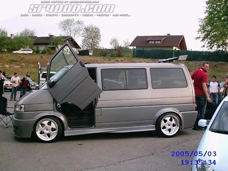 Т4 транспортер бензин. VW t4 Double Doors. Тюнинг т4. Транспортер т4 тюнинг внешний. Синий т4 с ламбо дверями.