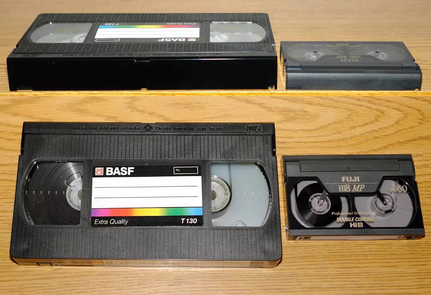 Vhs что это. Адаптер hi8 на VHS. Видеокассеты VHS Hi 8 Mini DV. Кассеты hi8 для видеокамеры. 8 Mm кассеты TDK.