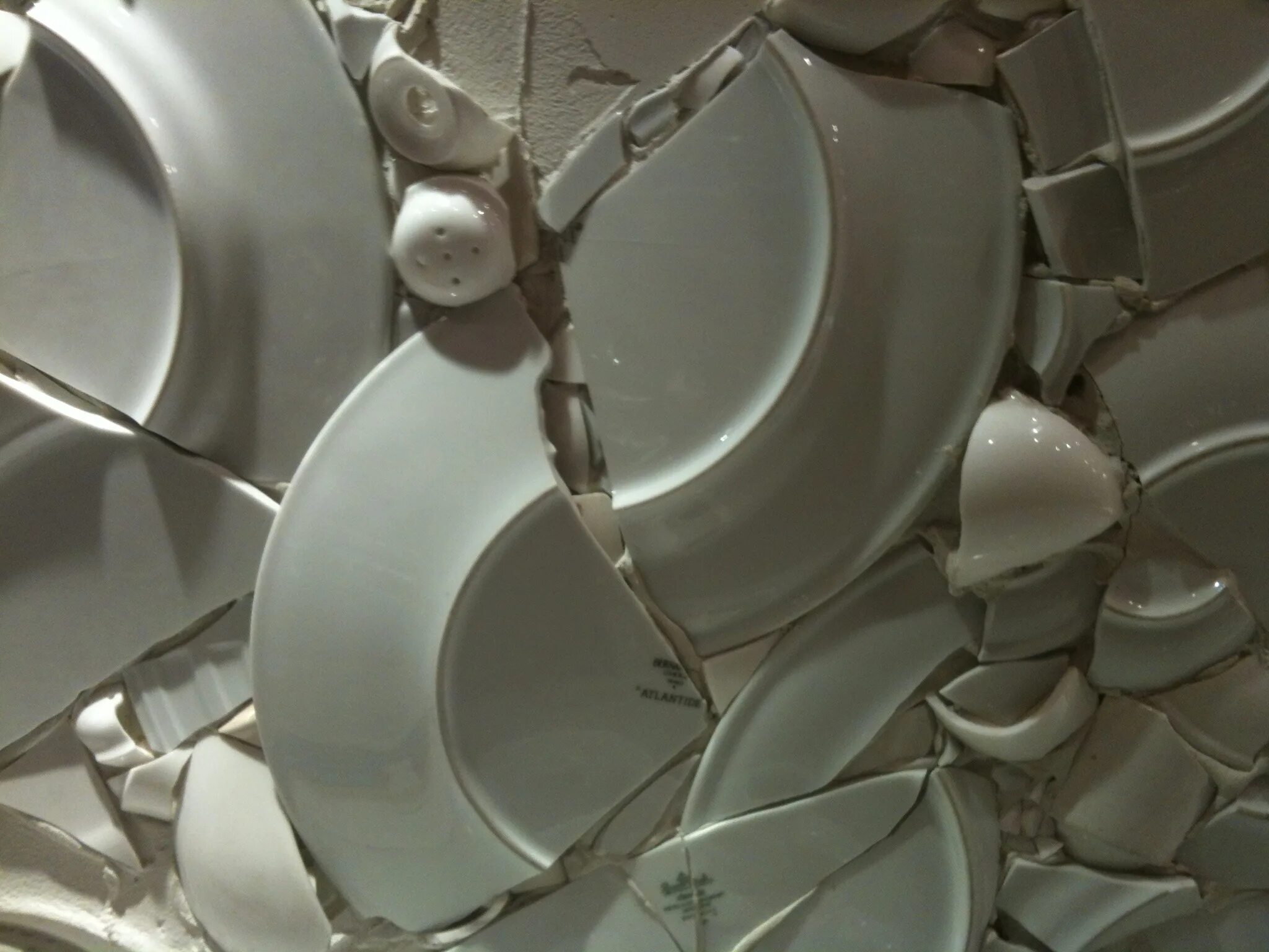 Перебитая посуда. Битая посуда. Перебитая посуда. Перебитая посуда. Перебитая посуда.