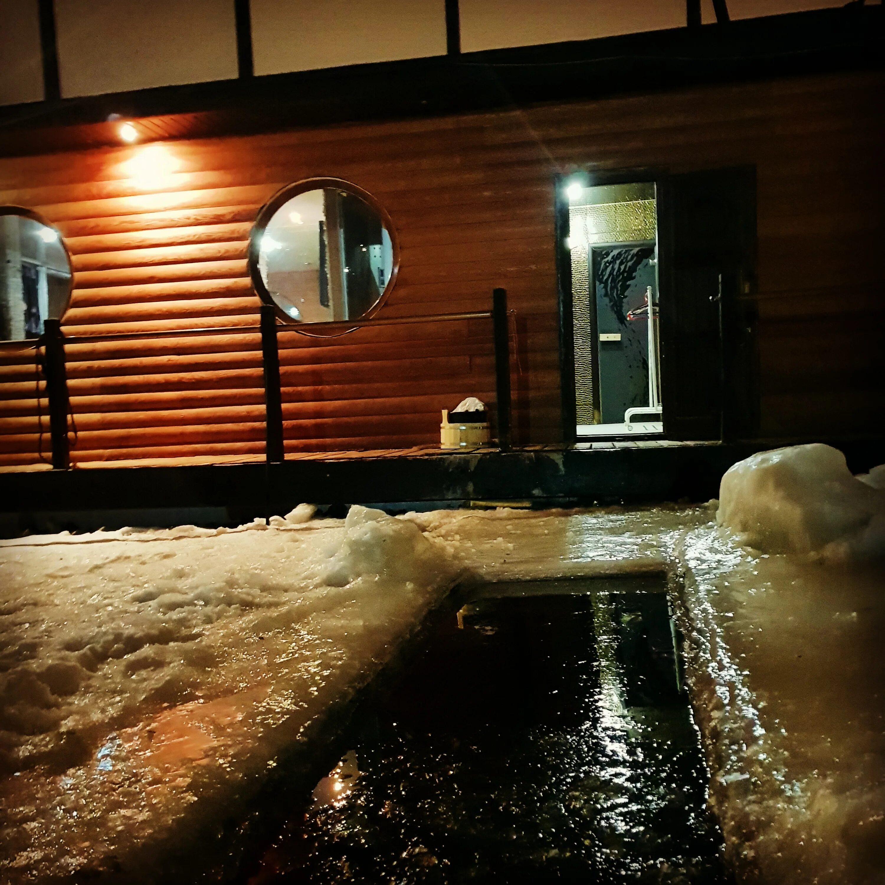 Плавучая баня par project. Плавучая баня в строгино. Par project баня. Таманская, вл. Сауна на дровах.