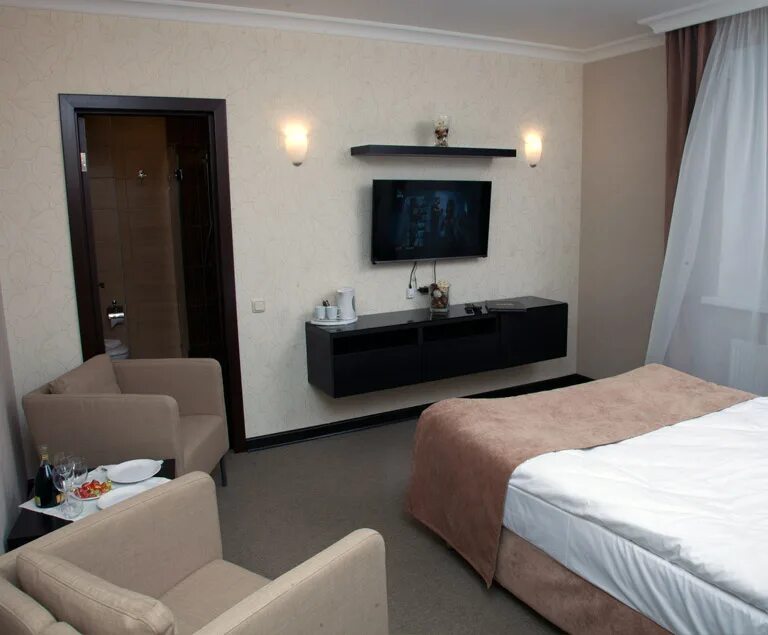 Гостиницы ростов почасовая оплата. Премьер ростов гостиница ростов на дону. Ростов кураж гостиница. Отель колибри. Гостиница.