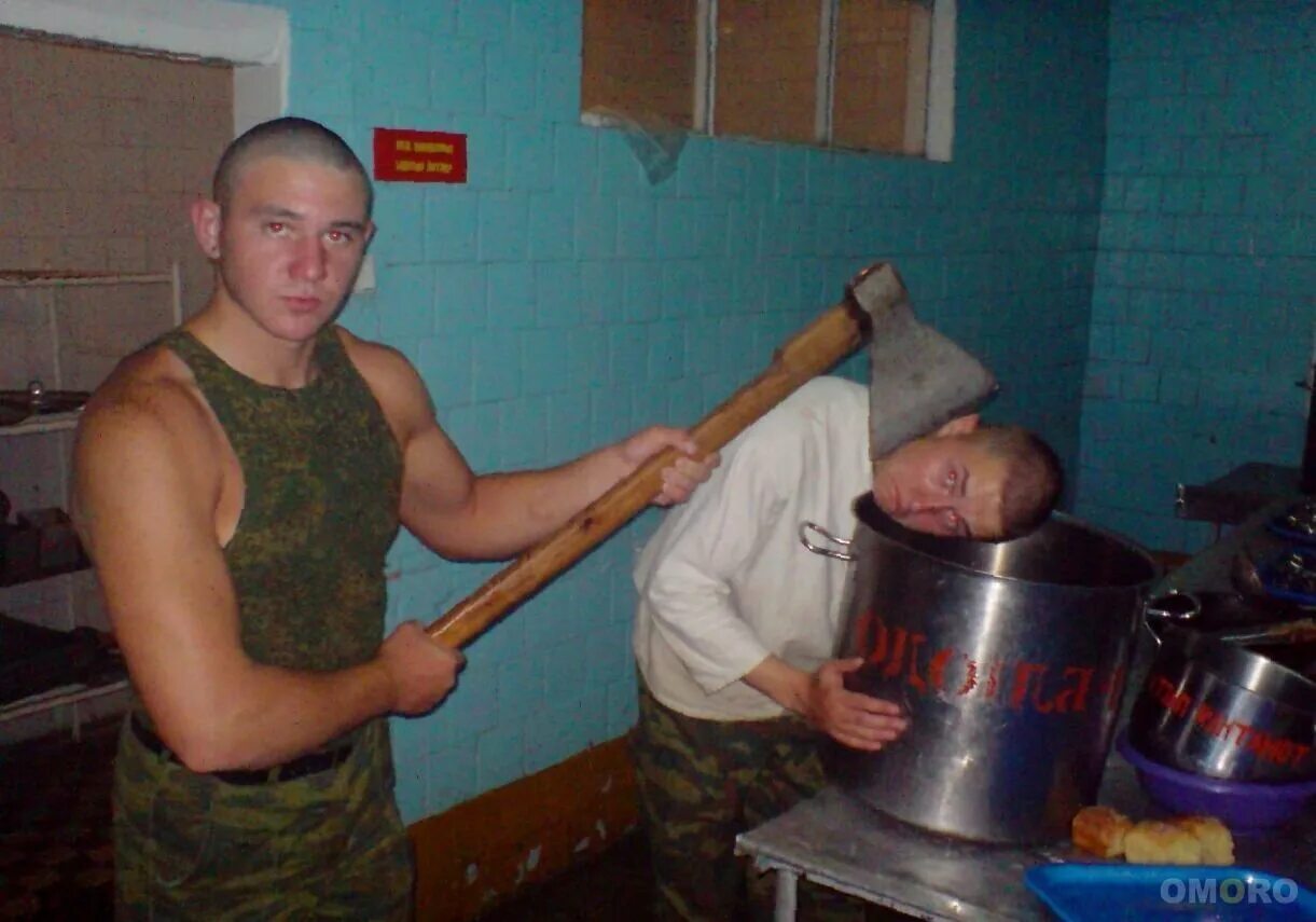 Армия приколы. Смешной русский солдат. Смешные солдаты в армии. Военные глупы