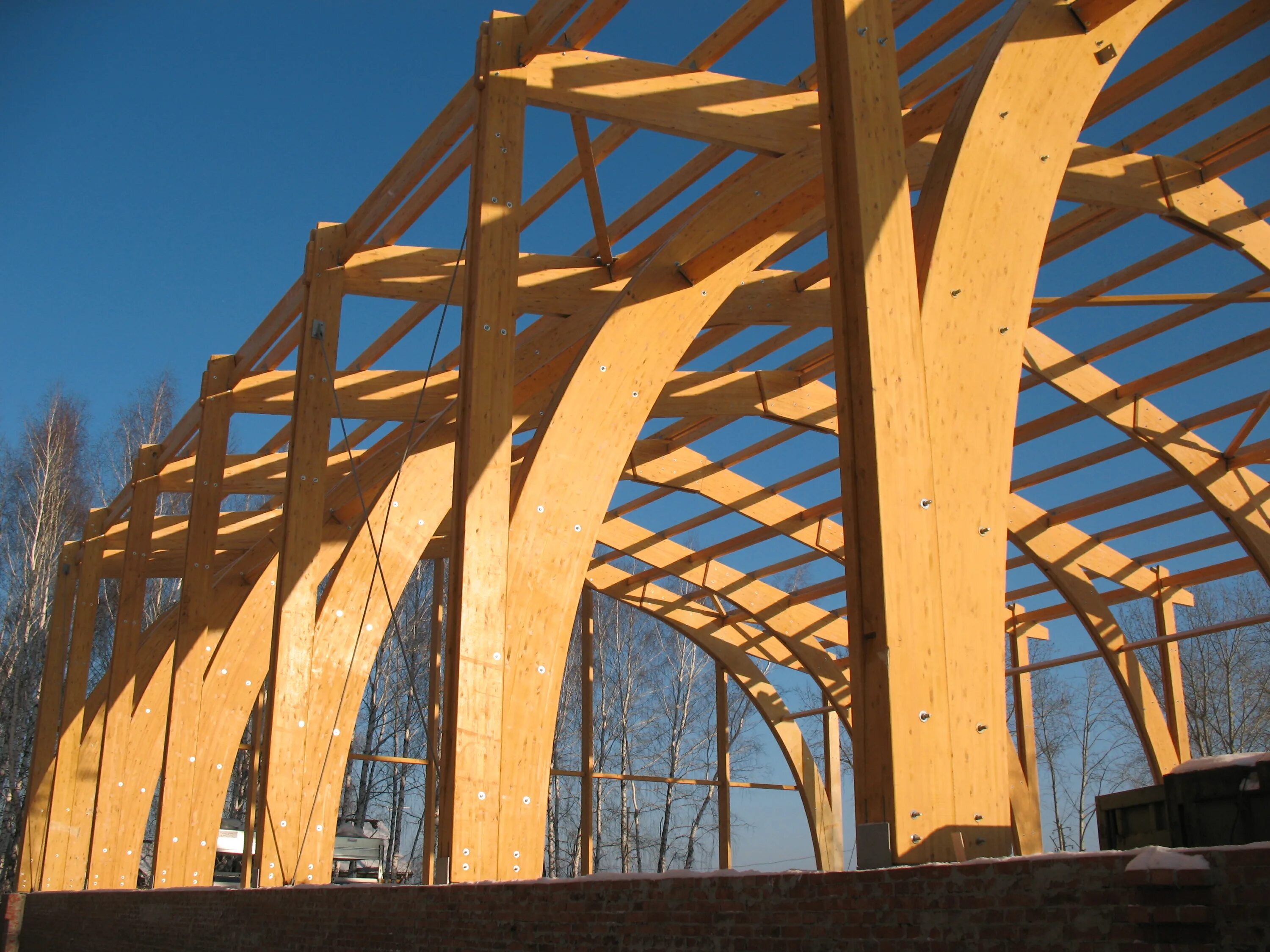 Тимбер фрейм технология. Каркасы деревянных домов. Дом из бруса стройка. Технология лвл бруса. Тимбер фрейм из бруса 200 на 200.