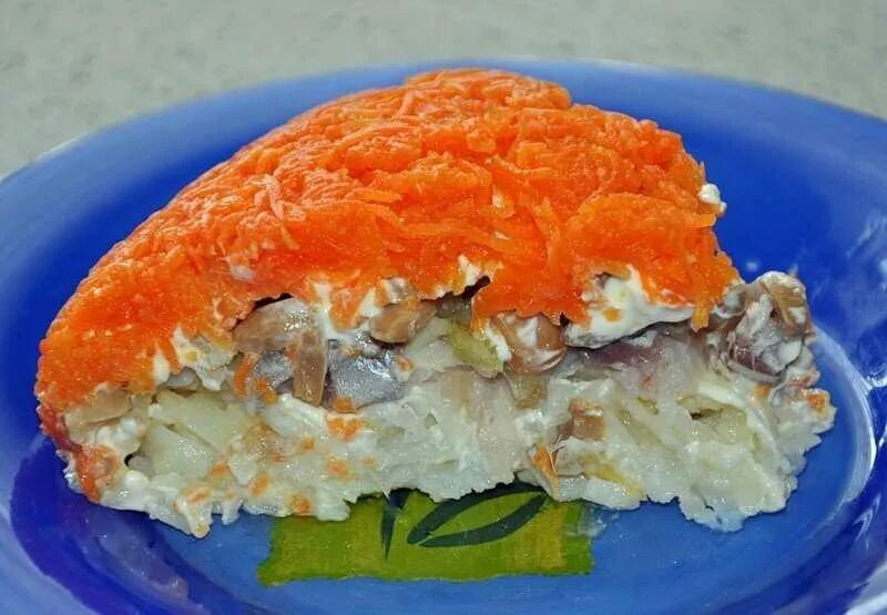 Лисья шубка с красной рыбой