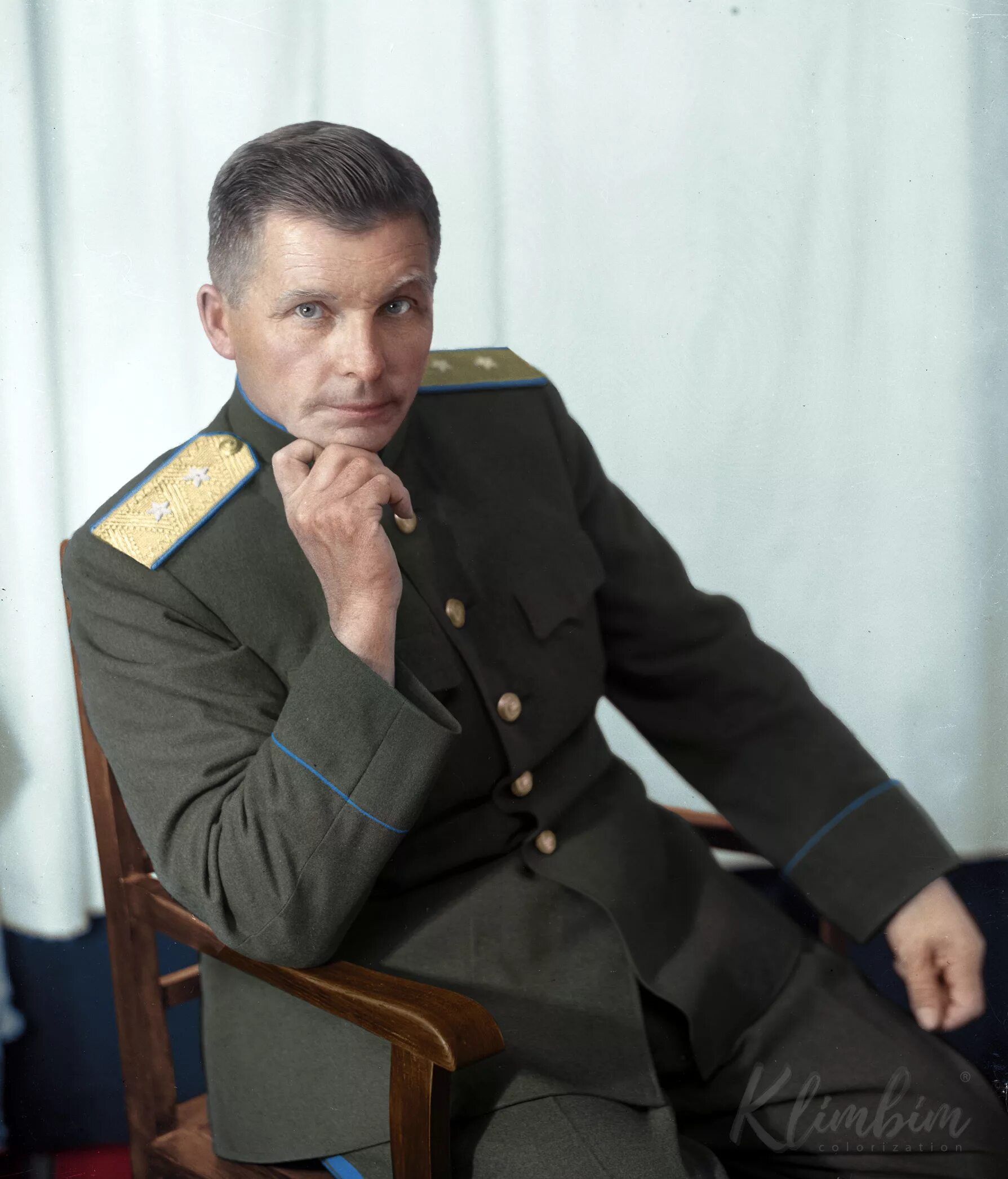 Офицер служивший. Офицер служивший