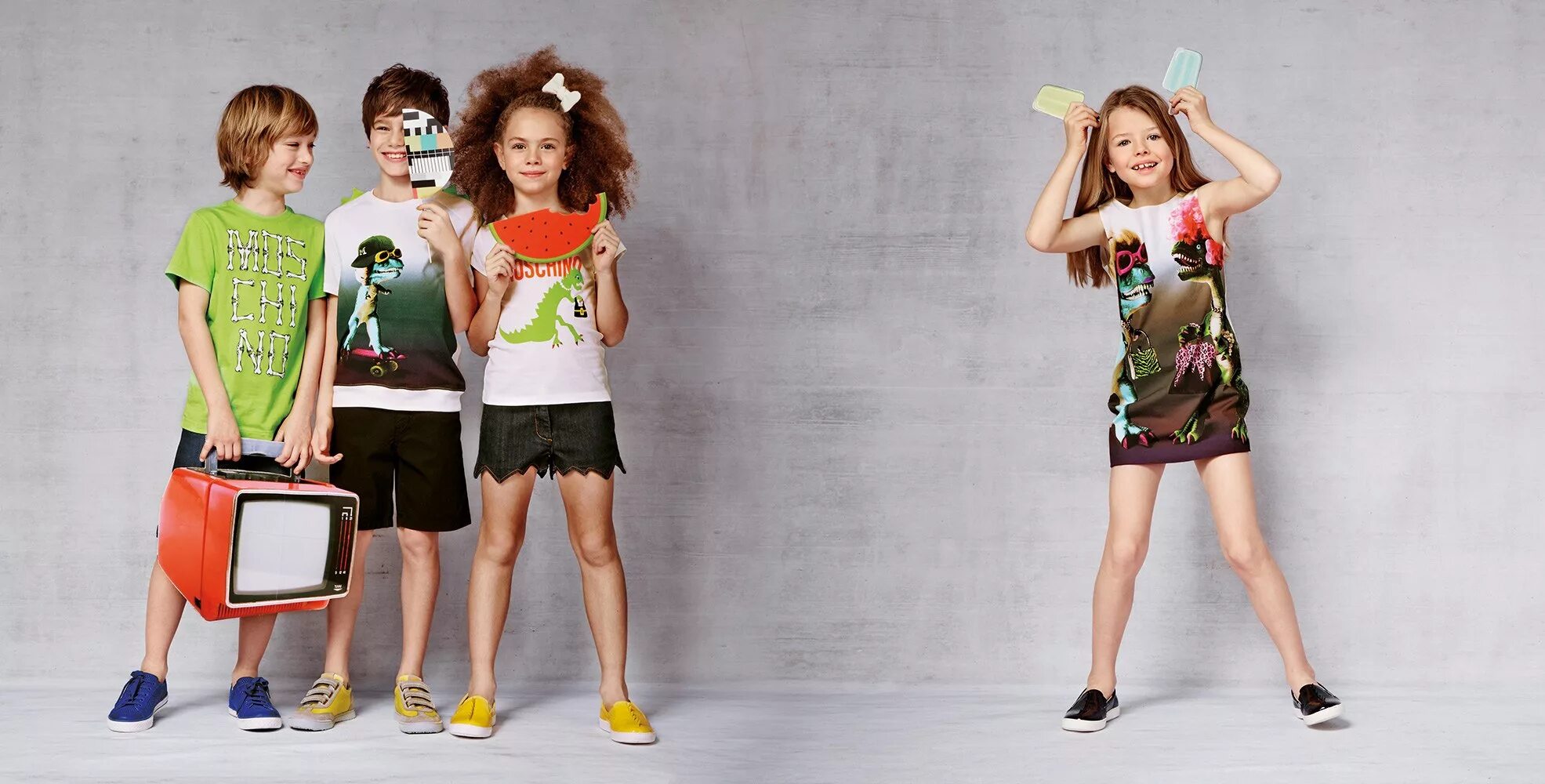 Одежда для подростков. Дети на белом фоне. Брендовая одежда для детей. Модная детская одежда. Одежда и обувь для детей реклама.