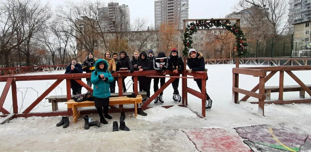 Работающие катки волгоград. Каток Айсберг Волгоград. Каток Айсберг Волгоград Гагарина. Каток Айсберг Волгоград 7 ветров. Каток на Спартановке.