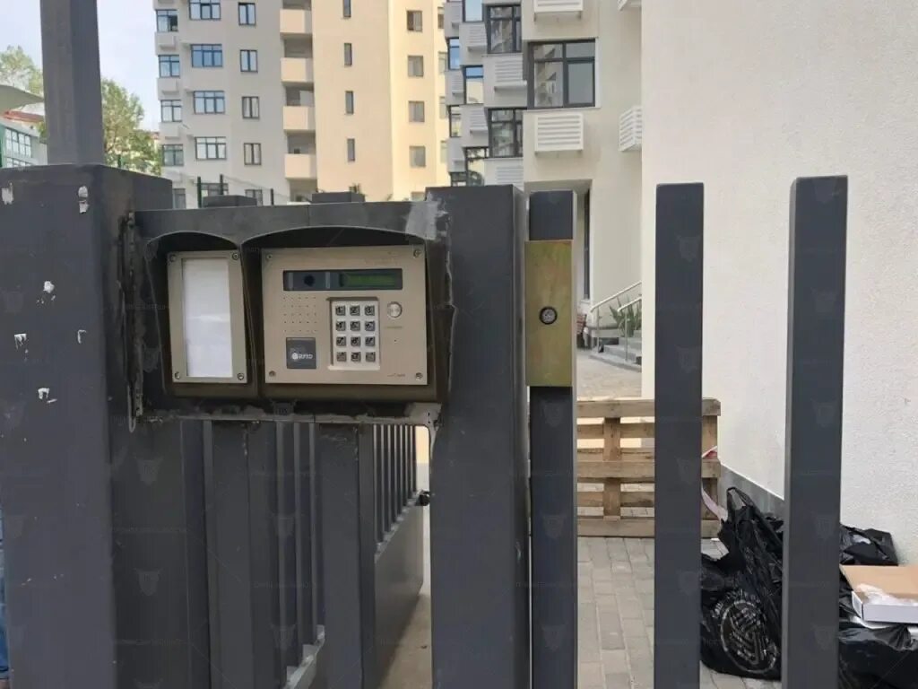 Установка домофона в подъезде многоквартирного дома