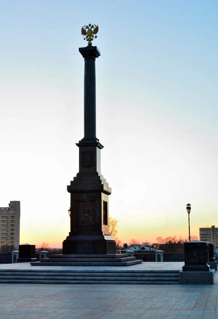 Севастополь город воинской славы. Стела «город воинской славы» (Хабаровск). Стела «город воинской славы» (Курск). Стела город воинской славы Архангельск.