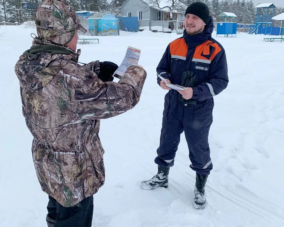 толщина льда на озернинском водохранилище 2021. толщина льда на можайском водохранилище сегодня 2023. можайское водохранилище рыбаки на льду. спасатели мурманская область. замерзшее водохранилище воронеж.