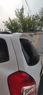 Спойлер на гранту кросс универсал задний