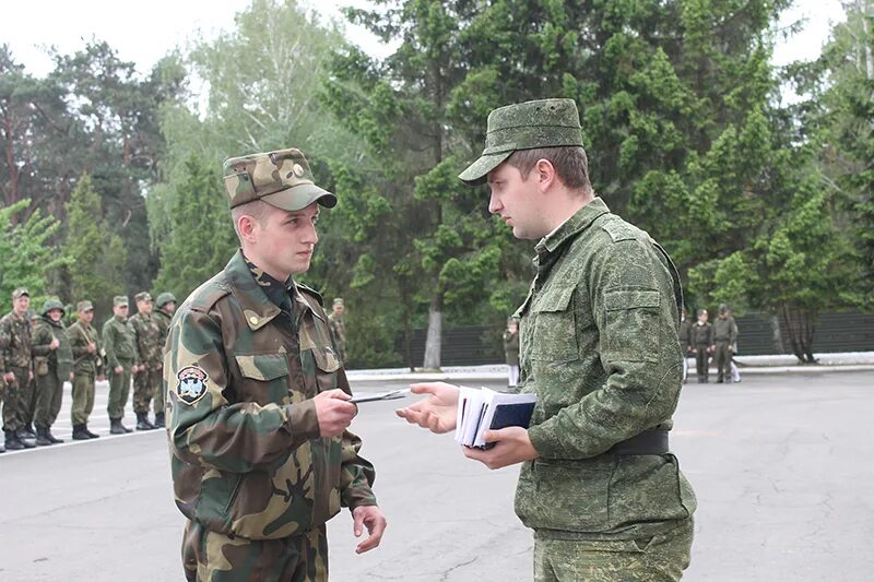 На плацу слушать. 8 РТБР Барановичи. 49 РТБР Мачулищи. Порозово воинская часть.