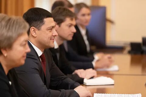 Краткая встреча официальных лиц