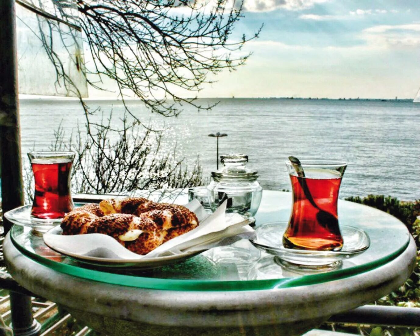 Доброе утро картинки на турецком языке мужчине. Чаепитие на корабле. Открытки с добрым утром на турецком. С добрым утром турецкий чай. С добрым утром Турция.