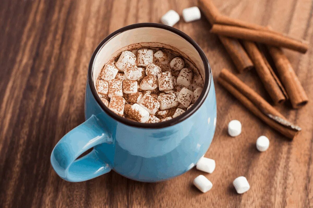 Кофе с зефирками маршмеллоу. Горячий шоколад с маршмеллоу. Маршмеллоу для кофе и десертов. Капучино с маршмеллоу woorie 2 том. Горячий шоколад с зефиром маршмеллоу.