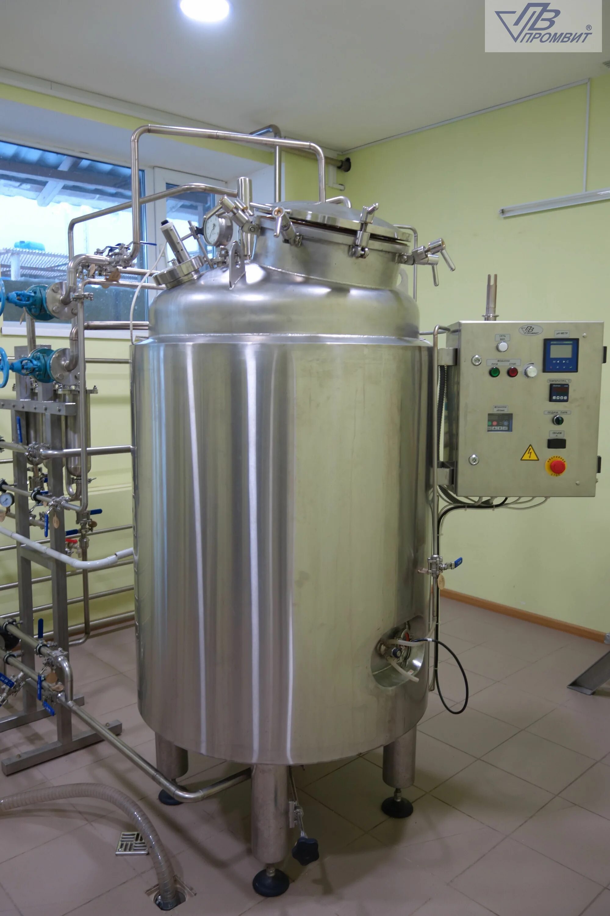 черный цвет химический реактор. однокамерный химический реактор лабораторный. аком 100ач. реактор 100. аккумулятор аком 100.