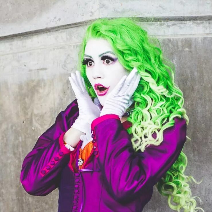Lady joker. Харли квинн и джокер. Образ с зеленым париком. Уки джокер из амнезия косплей. Джокер 2д.