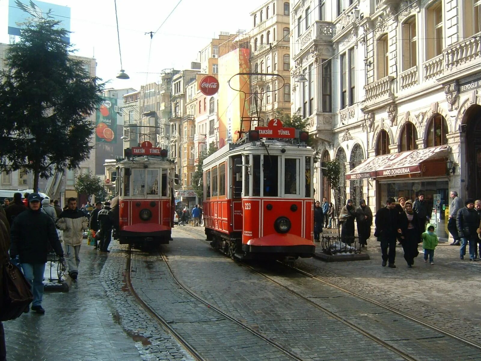 Истикляль. Улица Истикляль, Стамбул, Турция. Проспект Истикляль в Стамбуле. Истикляль Бейоглу. Бейоглу район в Стамбуле.