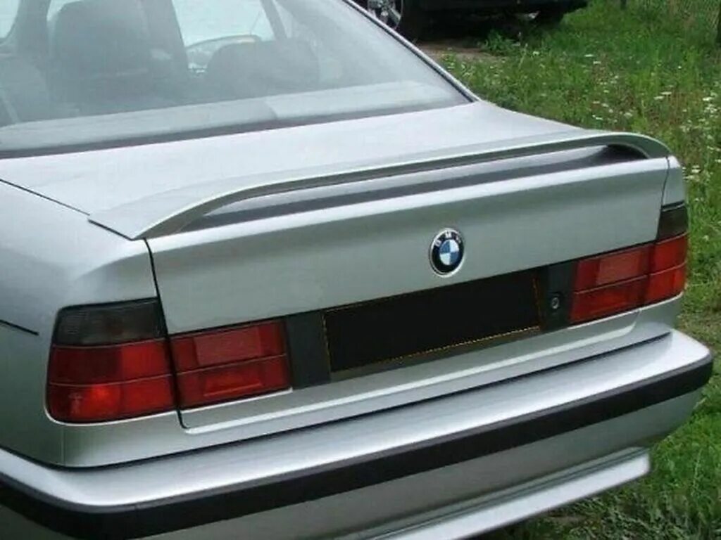 Bmw e34 спойлер hella. Спойлер бмв е34. Лип спойлер bmw e34. Спойлер е34 hella. Е34 спойлер хелла.