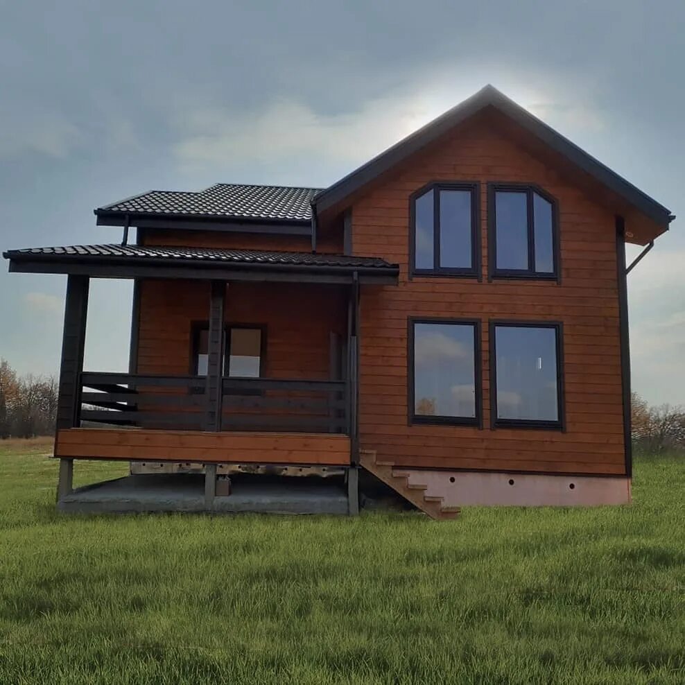 Каркасный дом для постоянного проживания. Каркасные дома проекты одноэтажных домов. Каркасный дом под ключ. Каркасный коттедж для постоянного проживания. Одноэтажный дом проекты с планом.