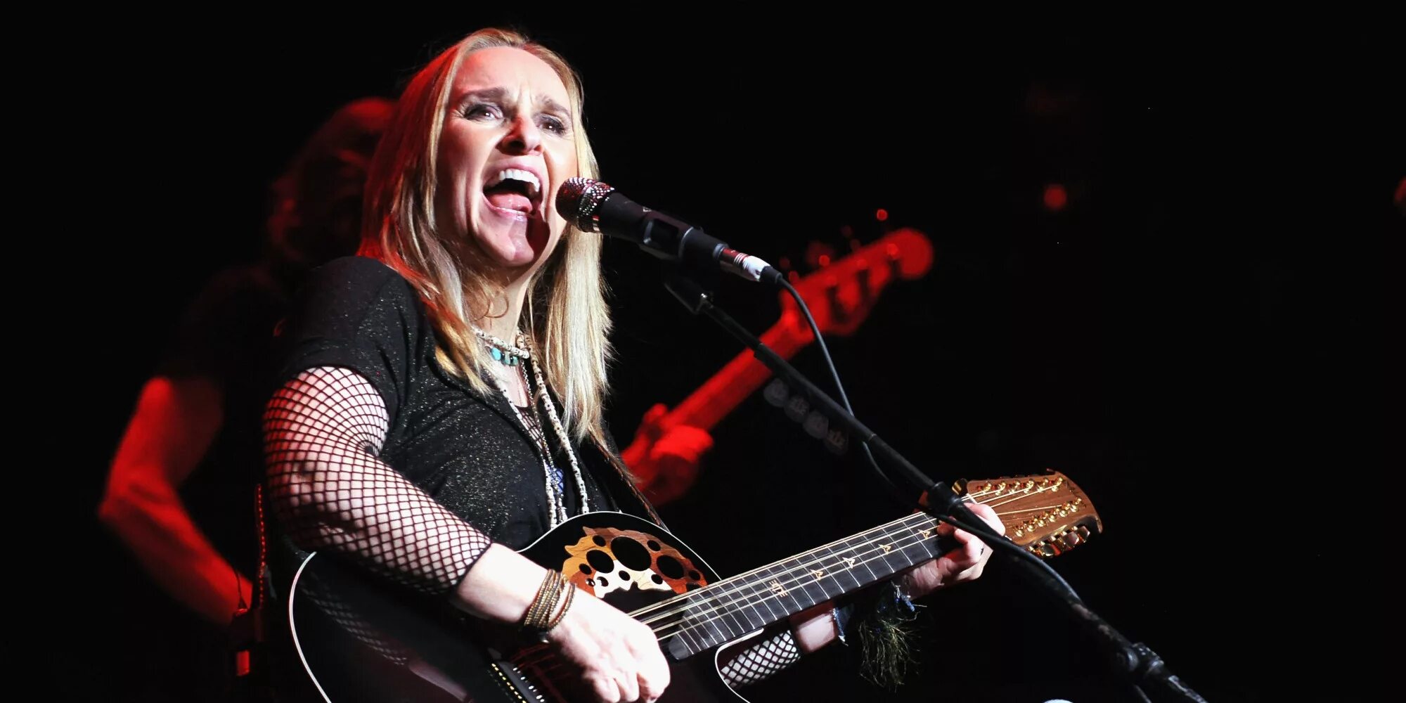 Прося певица. Melissa Etheridge. Melissa Etheridge never enough.