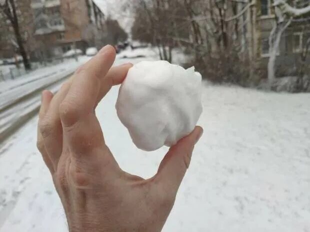 Запорошил снежок минус. Минусы снега. 8 Градусов Мороза. Минусы снега для человека. Снегопад минус.