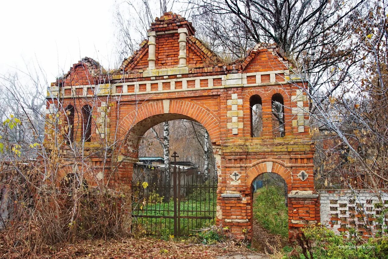 Дом в плавске тульской области. Всехсвятская Церковь Плавск. Храм всех святых в Плавске Тульской области. Церковь всех святых в Плавске, Плавск.